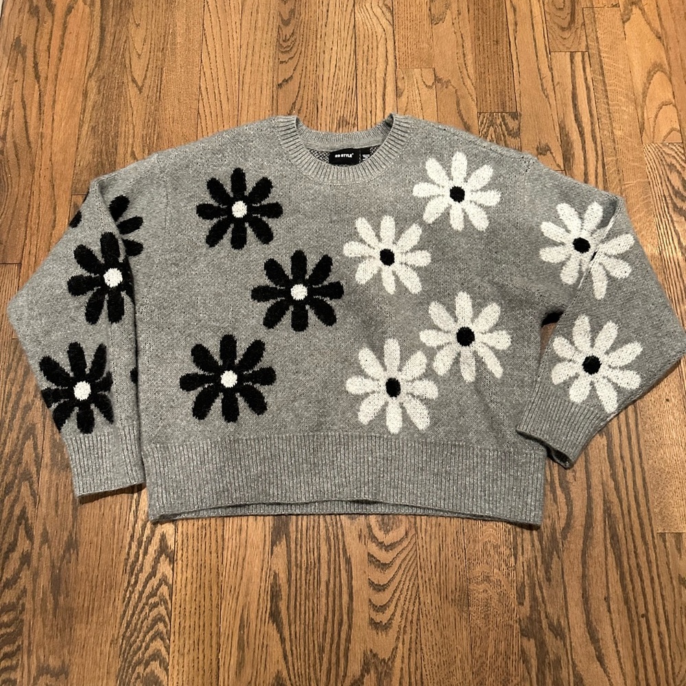 RD Style Gray and Black Crew Neck Sweater with Floral Design